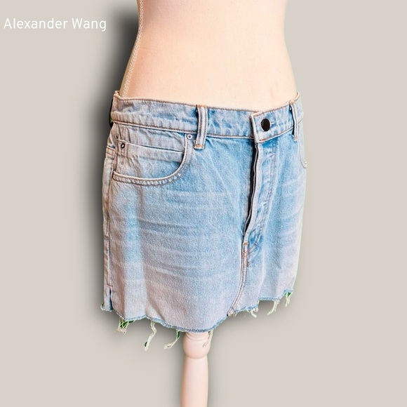 NWT Denim X Alexander Wang ‘Bleach Denim Mini Skirt with Frayed Hem’ Size 29 - Picture 12 of 14